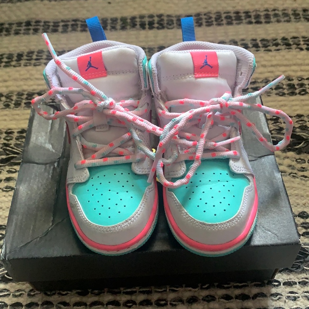 Jordan 1 Mid